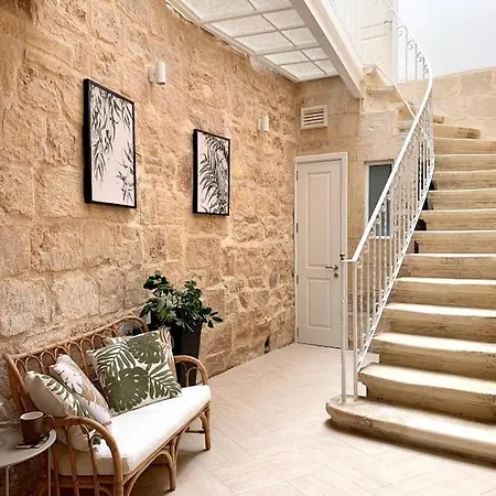 Terrace On Parish Street *